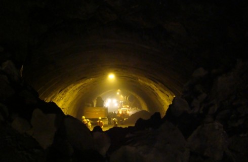 Tuneli, u kry