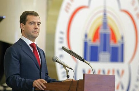 Medvedev: Mbështesim Serbinë rreth Kosovës