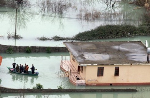 Vërshimet nga shiu në Shqipëri