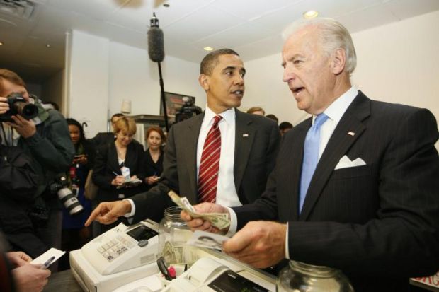 Obama dhe Bajden drekojnë në një Fast-Food