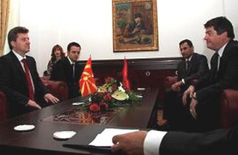 Topi takon Ivanovin për marrëdhëniet Shkup-Prishtinë?